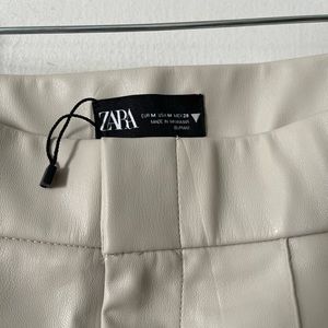 Zara leggings SIZE M (Runs small)
